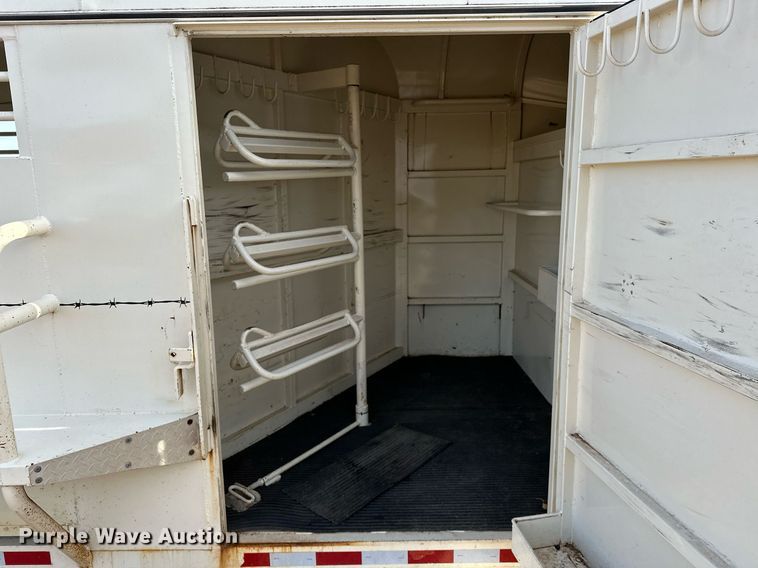 image for item OM9865 2013 Hughes  horse trailer 