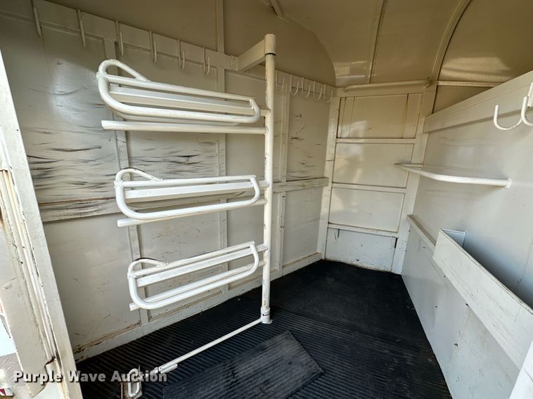 image for item OM9865 2013 Hughes  horse trailer 