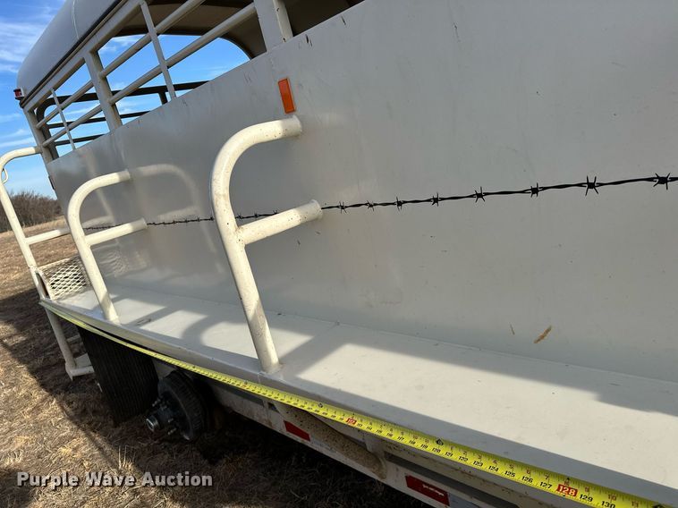 image for item OM9865 2013 Hughes  horse trailer 