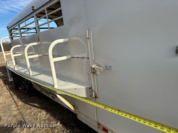 image for item OM9865 2013 Hughes  horse trailer 