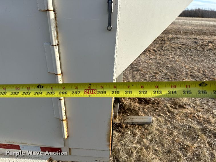 image for item OM9865 2013 Hughes  horse trailer 