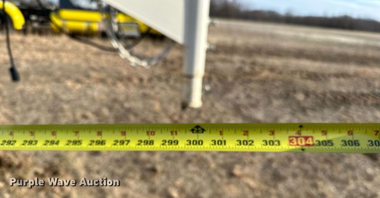 image for item OM9865 2013 Hughes  horse trailer 