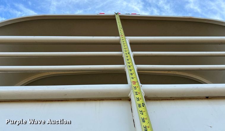 image for item OM9865 2013 Hughes  horse trailer 