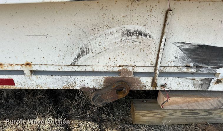 image for item OM9865 2013 Hughes  horse trailer 