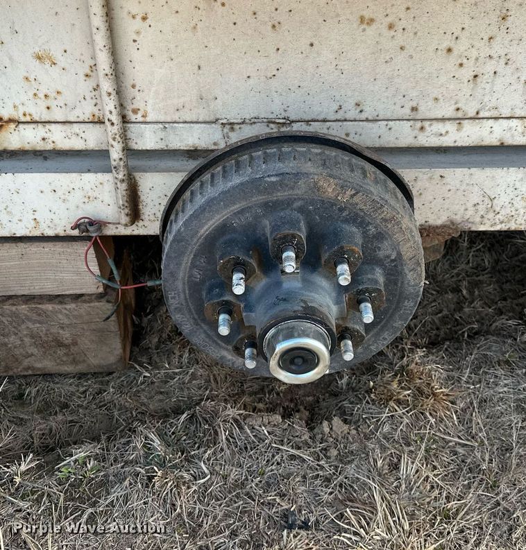 image for item OM9865 2013 Hughes  horse trailer 