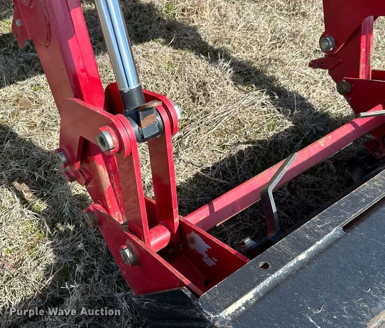 image for item OM9866 Mahindra  MForce 105P MFWD tractor