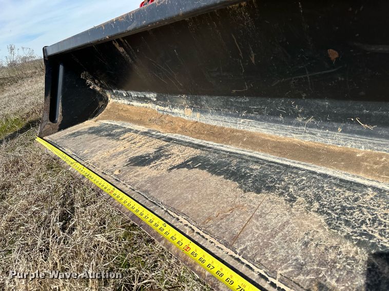 image for item OM9866 Mahindra  MForce 105P MFWD tractor