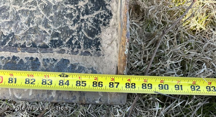 image for item OM9866 Mahindra  MForce 105P MFWD tractor