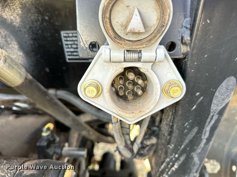 image for item OM9866 Mahindra  MForce 105P MFWD tractor