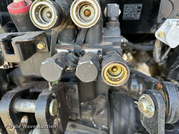 image for item OM9866 Mahindra  MForce 105P MFWD tractor