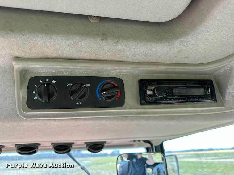 image for item OM9866 Mahindra  MForce 105P MFWD tractor