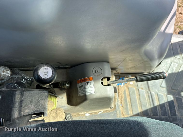 image for item OM9866 Mahindra  MForce 105P MFWD tractor