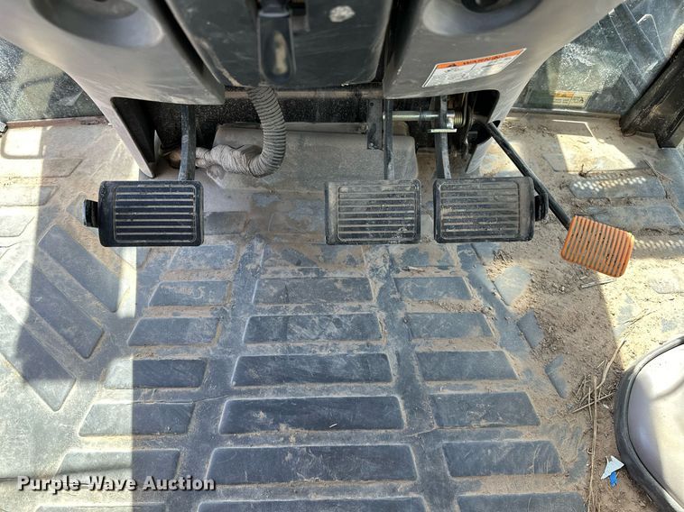 image for item OM9866 Mahindra  MForce 105P MFWD tractor