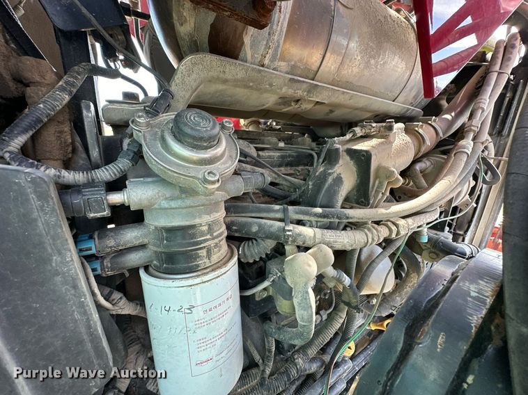 image for item OM9866 Mahindra  MForce 105P MFWD tractor