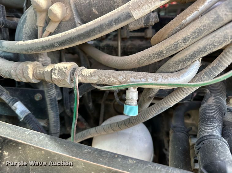 image for item OM9866 Mahindra  MForce 105P MFWD tractor