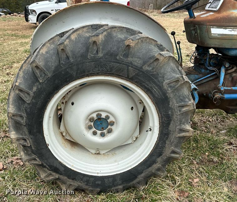 image for item OM9872 1971 Ford 3000 tractor