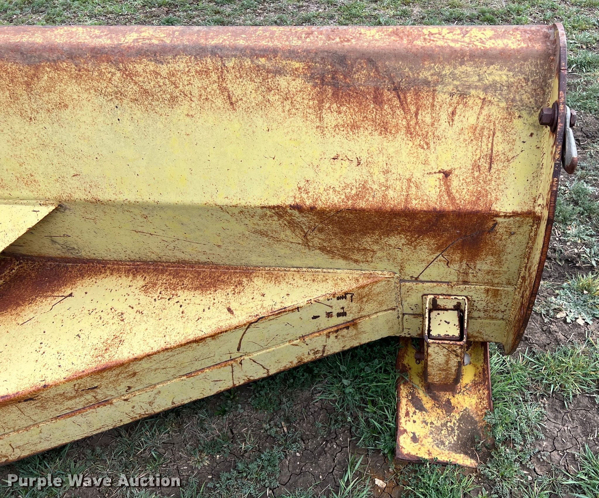 Blade in Gouldbusk, TX Item KV9798 for sale Purple Wave