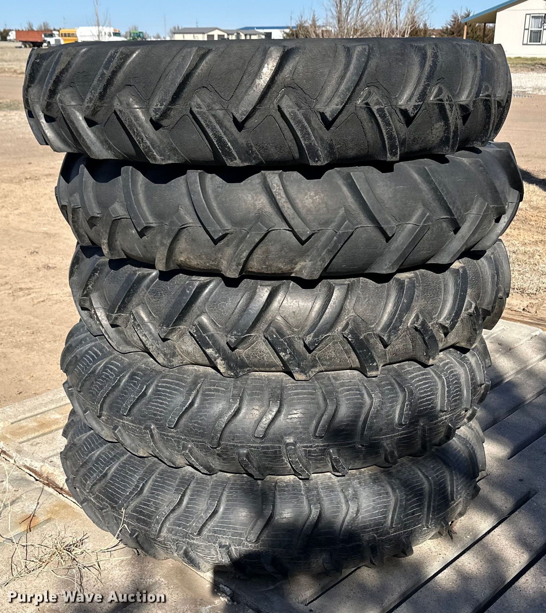 (5) 11.238 irrigation pivot tires and wheels in Sublette, KS Item