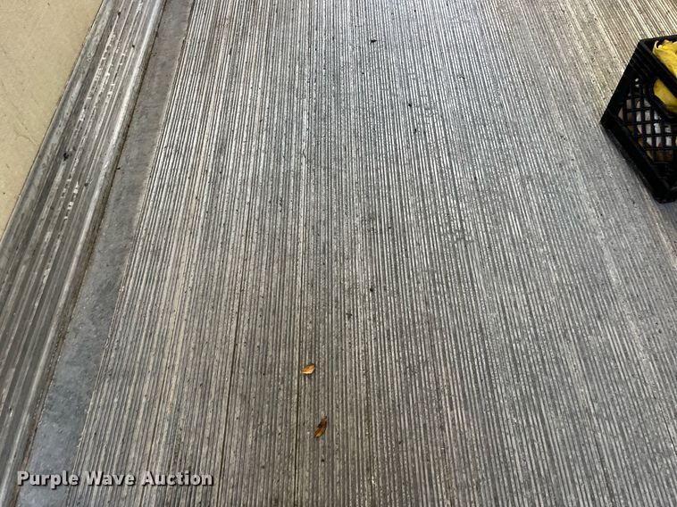 image for item DH8593 2013 Isuzu NRR box truck