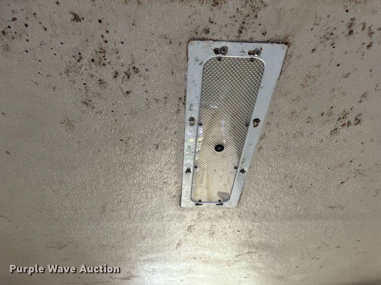 image for item DH8593 2013 Isuzu NRR box truck