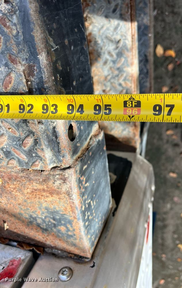 image for item DH8593 2013 Isuzu NRR box truck