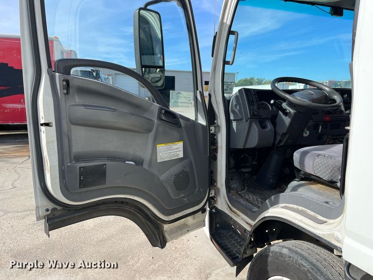 image for item DH8593 2013 Isuzu NRR box truck