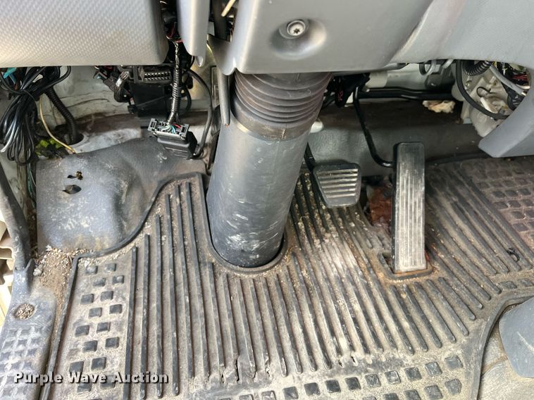 image for item DH8593 2013 Isuzu NRR box truck