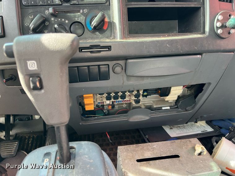 image for item DH8593 2013 Isuzu NRR box truck