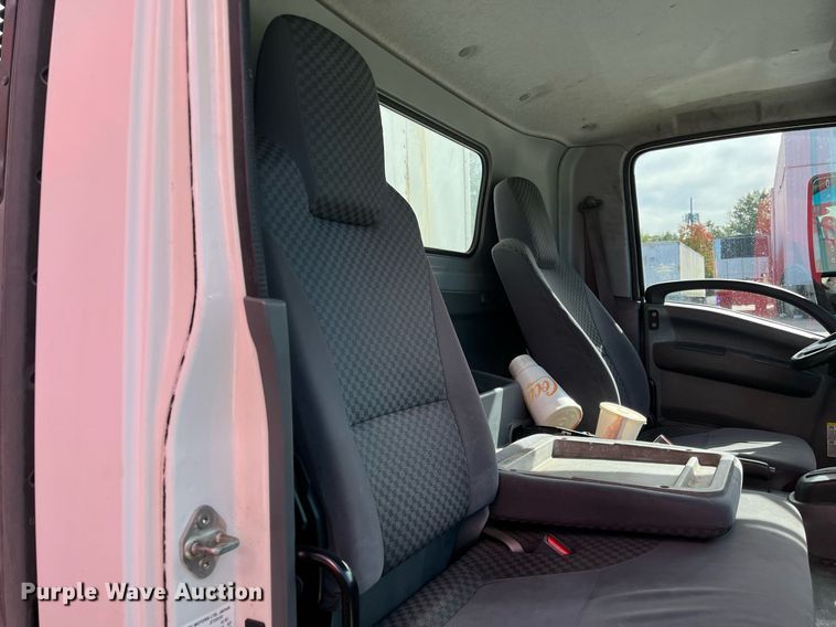 image for item DH8593 2013 Isuzu NRR box truck