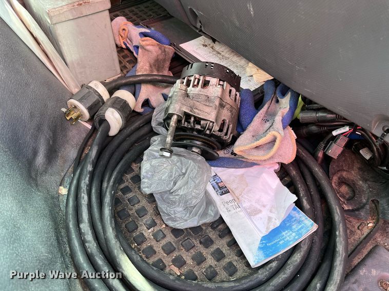 image for item DH8593 2013 Isuzu NRR box truck