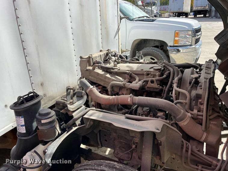 image for item DH8593 2013 Isuzu NRR box truck