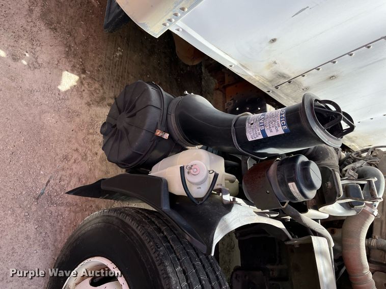 image for item DH8593 2013 Isuzu NRR box truck