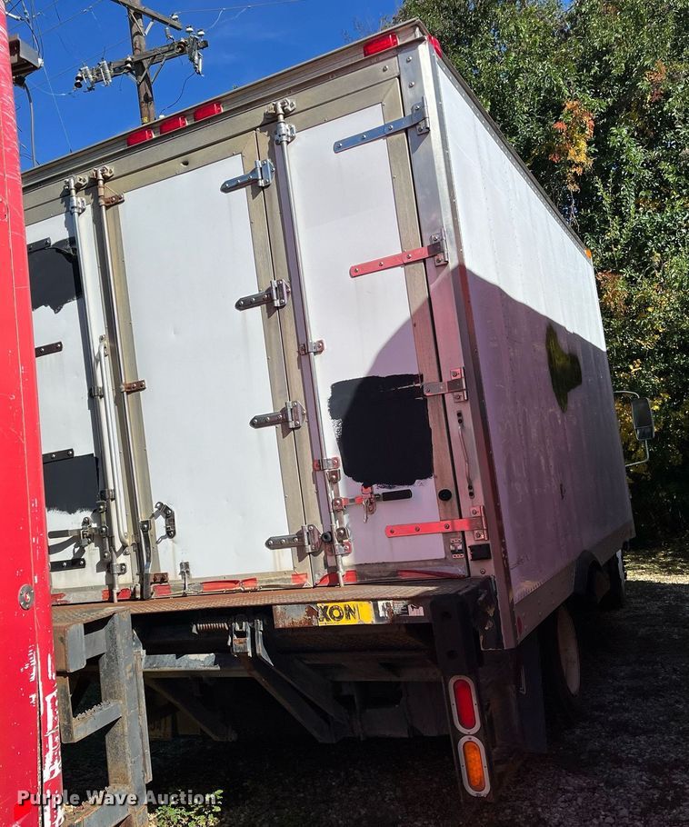 image for item DH8595 2013 Isuzu NRR refrigerated truck