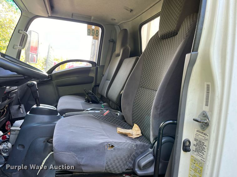 image for item DH8595 2013 Isuzu NRR refrigerated truck