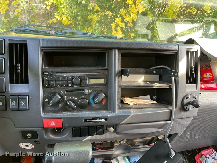 image for item DH8595 2013 Isuzu NRR refrigerated truck