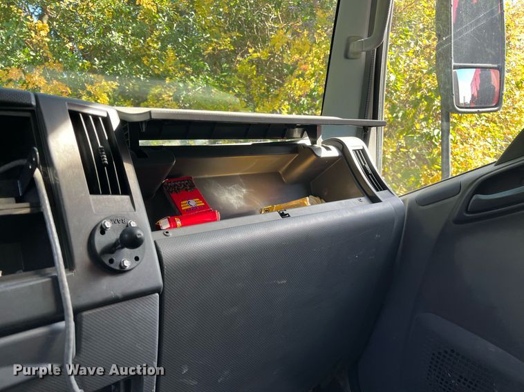 image for item DH8595 2013 Isuzu NRR refrigerated truck