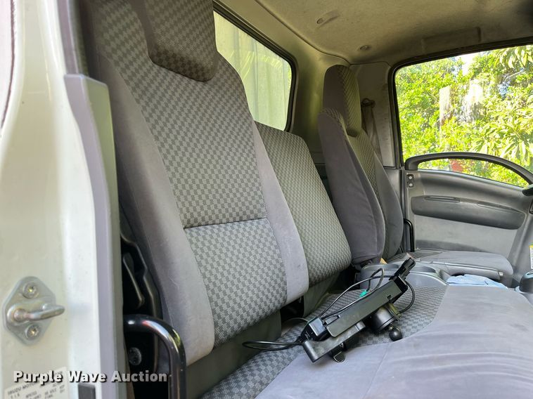 image for item DH8595 2013 Isuzu NRR refrigerated truck