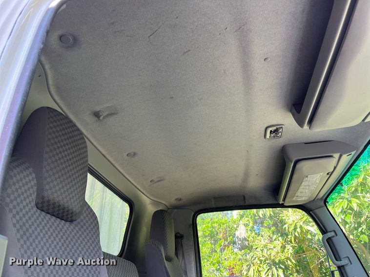 image for item DH8595 2013 Isuzu NRR refrigerated truck