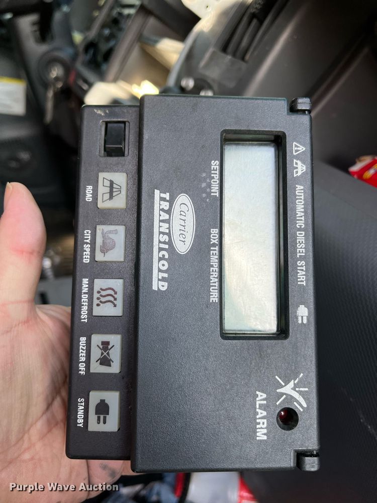 image for item DH8595 2013 Isuzu NRR refrigerated truck