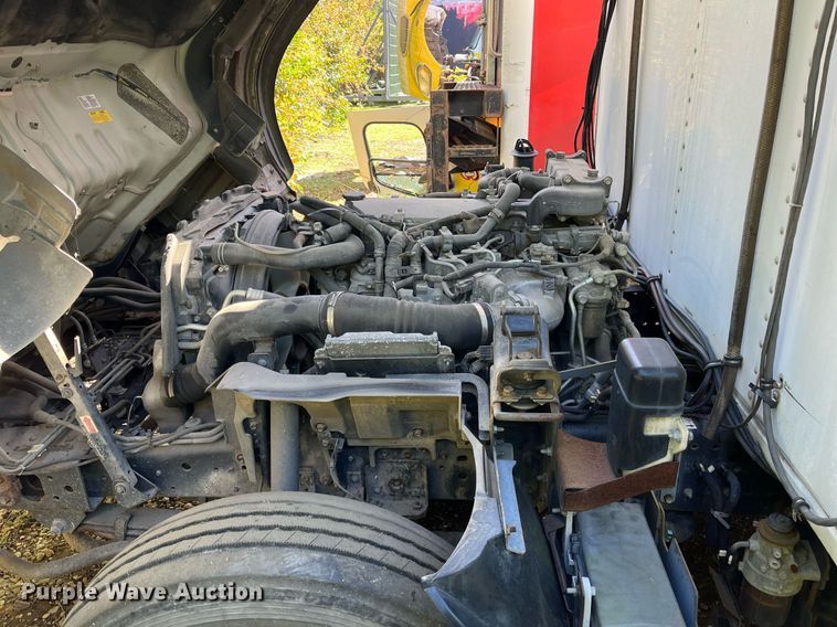 image for item DH8595 2013 Isuzu NRR refrigerated truck