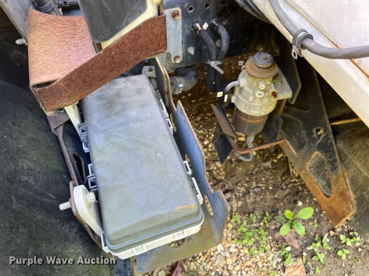 image for item DH8595 2013 Isuzu NRR refrigerated truck