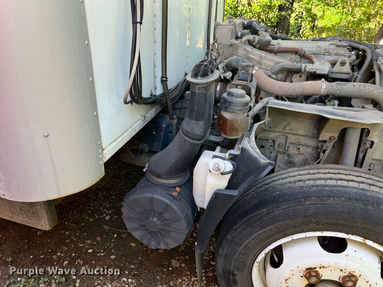 image for item DH8595 2013 Isuzu NRR refrigerated truck