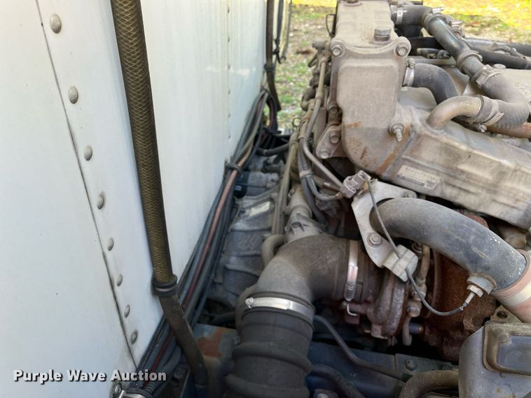 image for item DH8595 2013 Isuzu NRR refrigerated truck