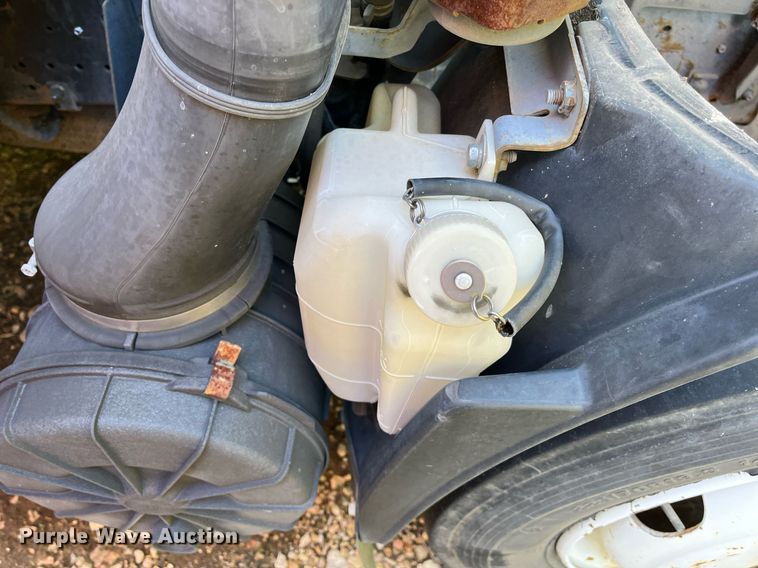 image for item DH8595 2013 Isuzu NRR refrigerated truck