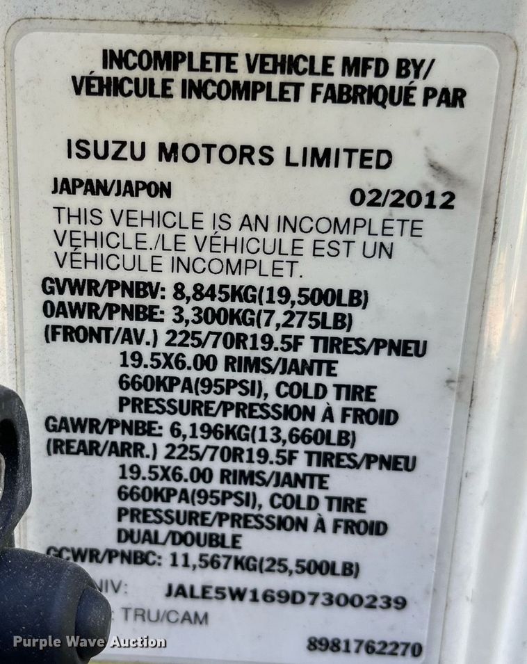 image for item DH8595 2013 Isuzu NRR refrigerated truck