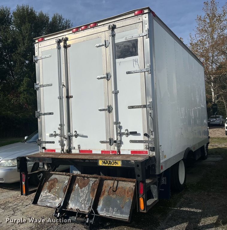 image for item DH8603 2013 Isuzu NRR refrigerated truck