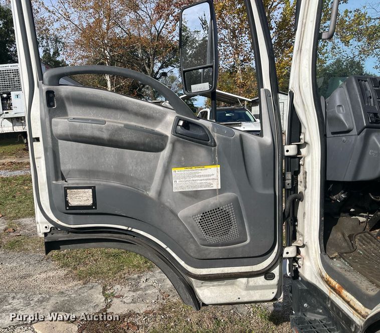 image for item DH8603 2013 Isuzu NRR refrigerated truck