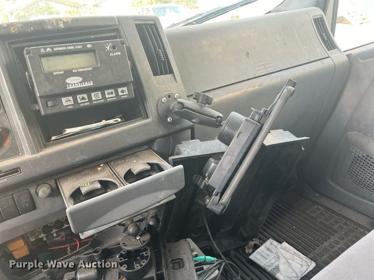 image for item DH8603 2013 Isuzu NRR refrigerated truck