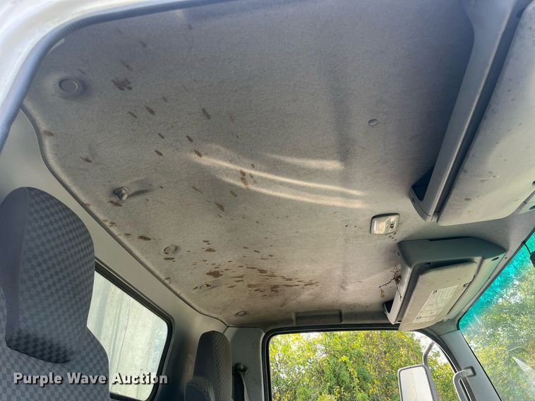 image for item DH8603 2013 Isuzu NRR refrigerated truck