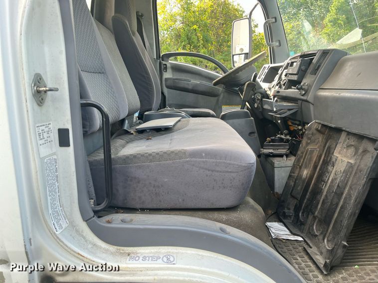 image for item DH8603 2013 Isuzu NRR refrigerated truck